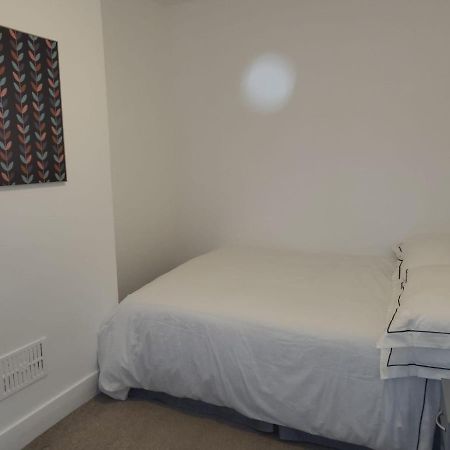 Affordable Rooms In Gillingham Джиллінгем Екстер'єр фото